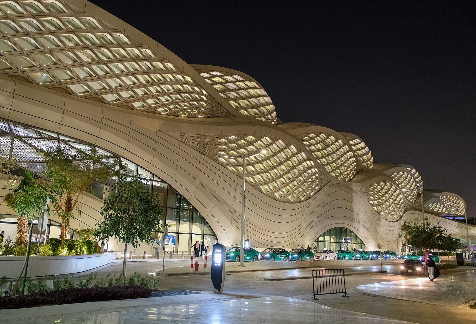 KAFD Metro Station (Zaha Hadid Architects) at night