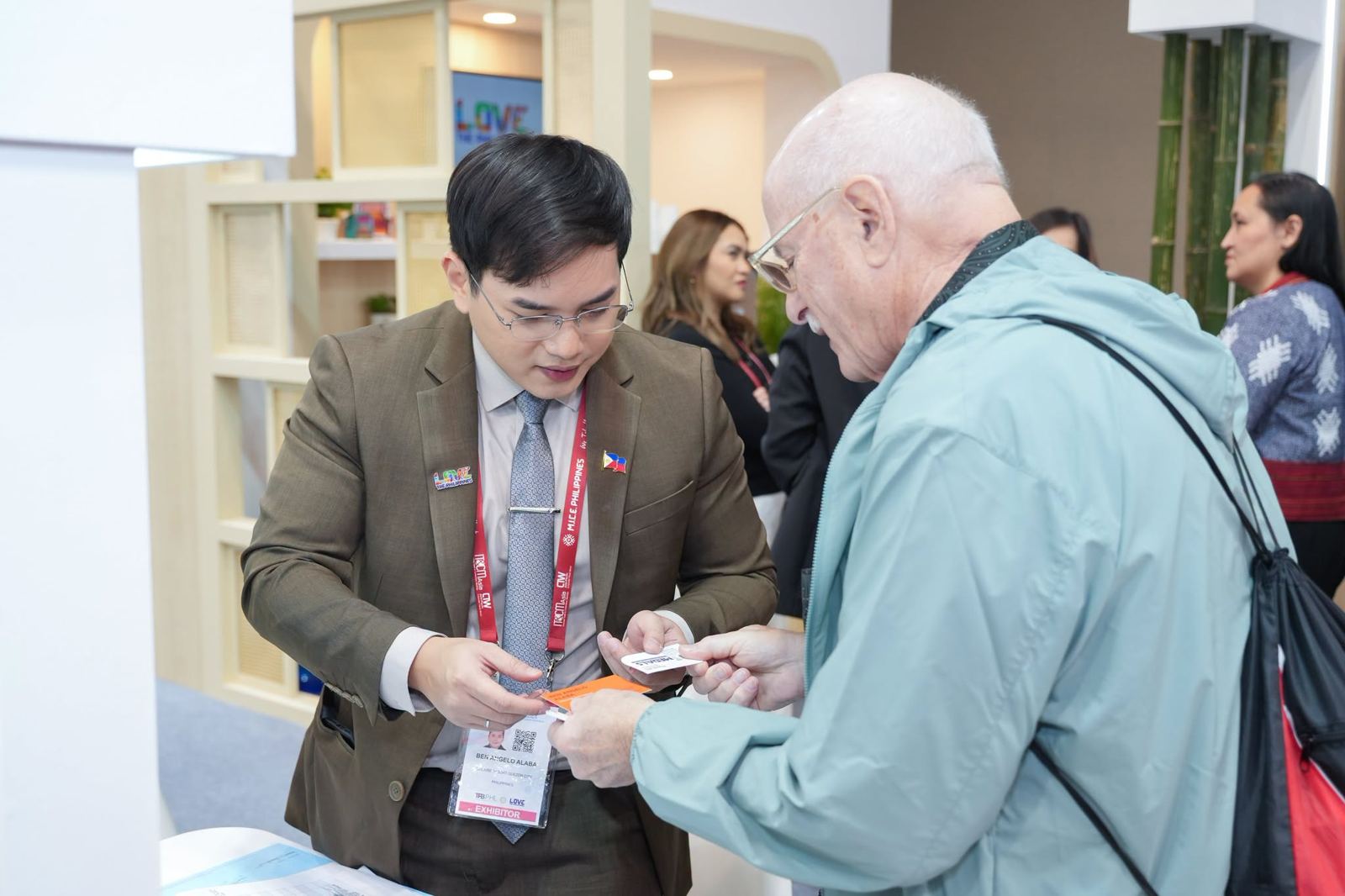 An exhibitor and a buyer exchange business cards